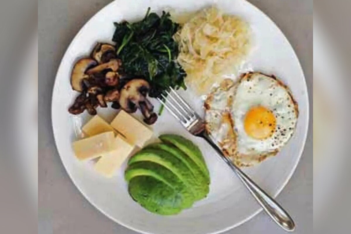 Пример одного приёма пищи. Только в этот раз маловато зелени