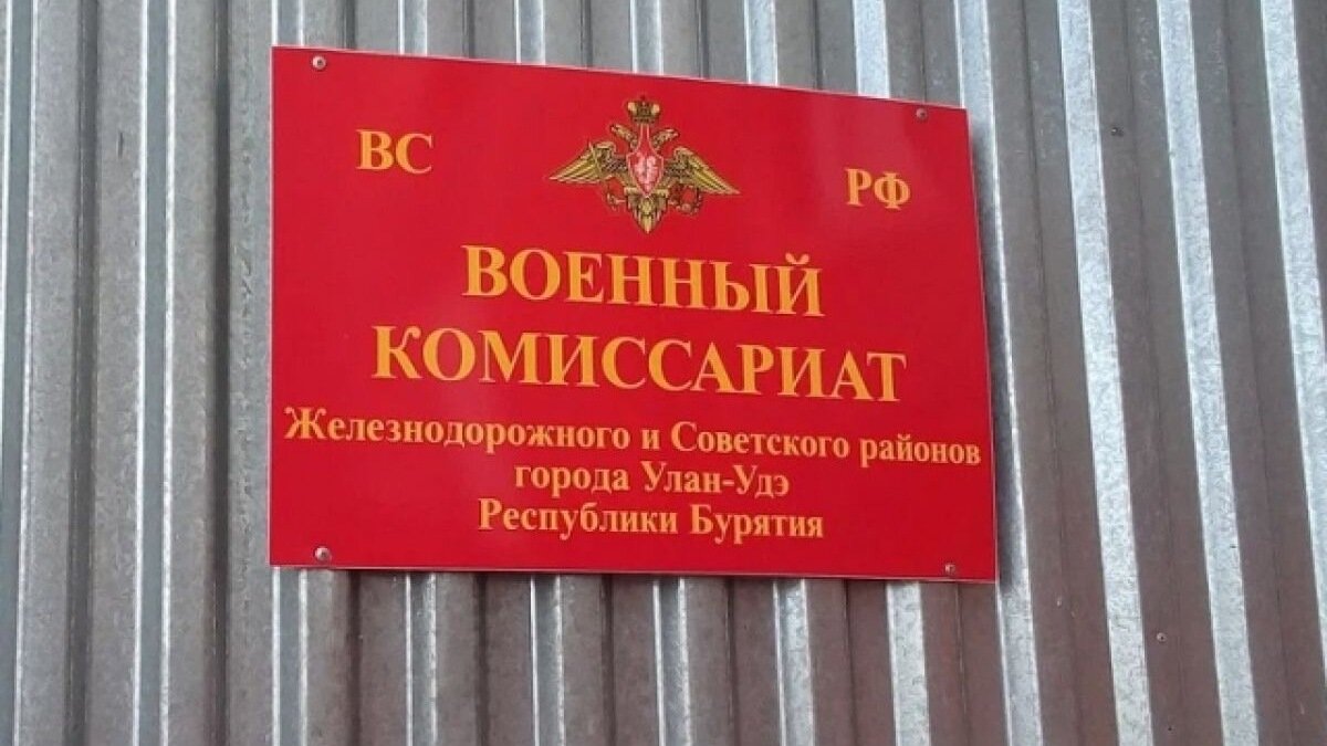     Сегодня руководство Минцифры внесло ясность в разговоры об электронных повестках: их не будет до 2025 года. Военкоматы продолжат рассылать повестки по почте, граждане их будут игнорировать. Чем вызвана отсрочка в введении цифрового призыва и, как следствие, мобилизации, разбирались «НИ».