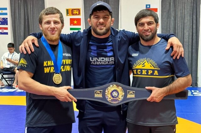    Слева Ахмед Усманов, справа - его тренер Махмуд Магомедов. Фото: Из личного архива/ Ахмед Усманов