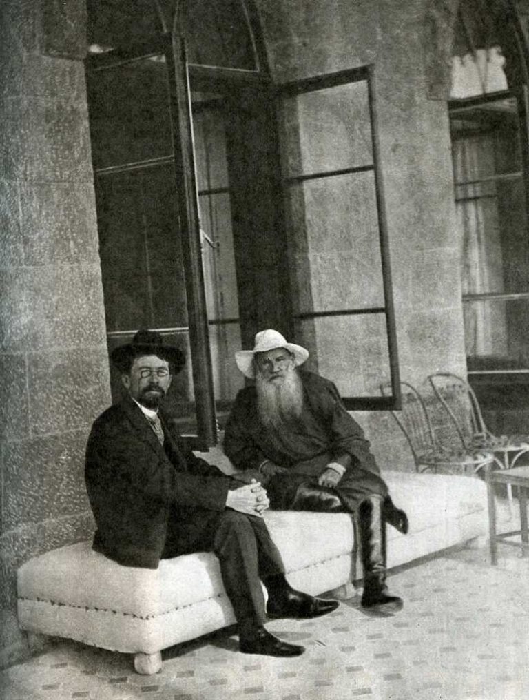 фотография Чехова вместе с Толстым