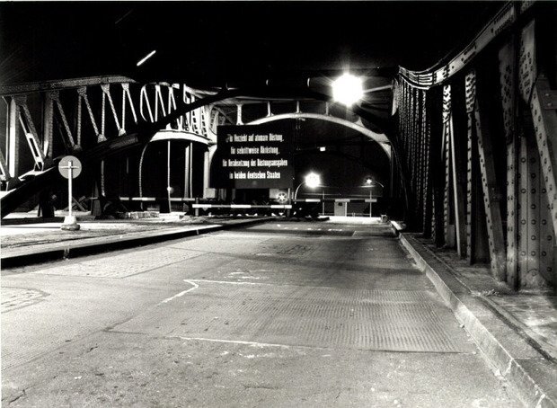 Бывший КПП на ул. Борнхольмер-штрассе. Фото Landesarchiv Berlin 0110533/D. Lohse (berlin.de)