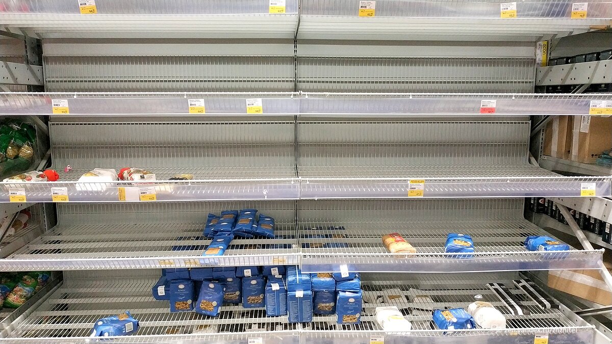 Полка с макаронами