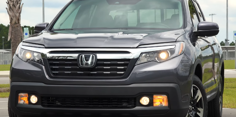 Дизайн передней части кузова крупным планом.