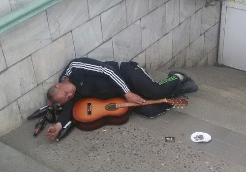 Долго трудился музыкант...