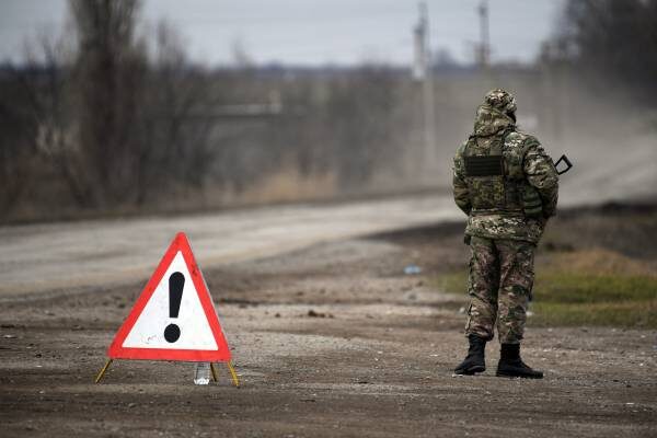Российский военный на контрольно-пропускном пункте в Армянске. Источник фото: РИА «Новости» фото: телеканал «360»📷
