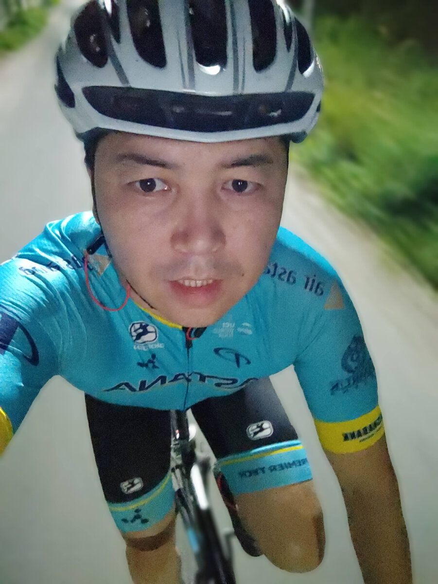 Днем и ночью, в теплое время года, в Алматы классно катать.