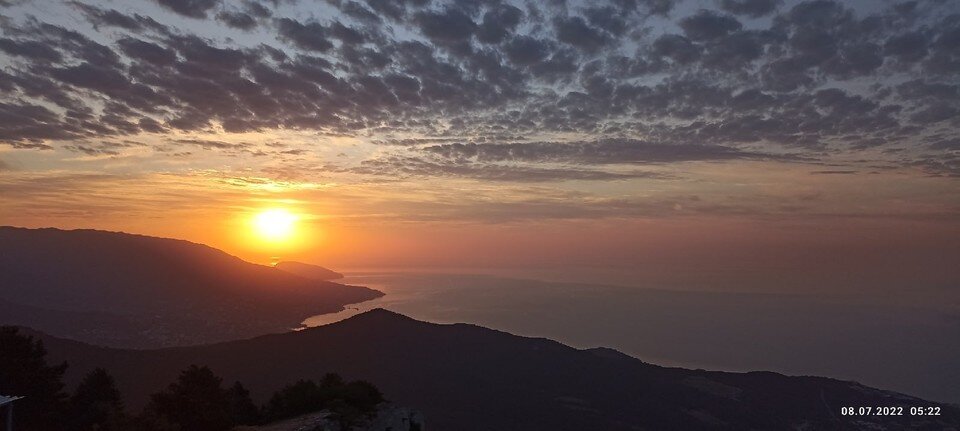     Рассвет в Крыму. Фото: Андрей Бачурин/VK