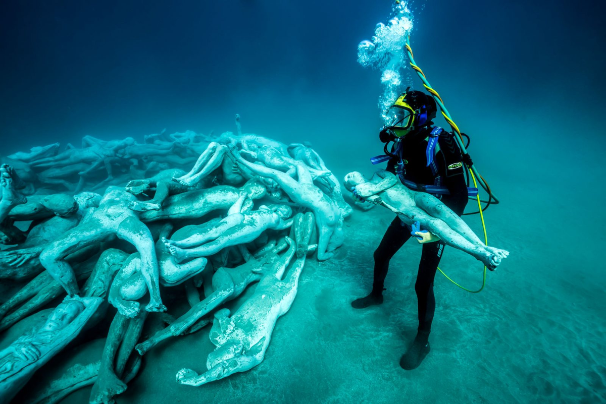 15 про под водой. Jason DECAIRES Taylor. Подводный музей Atlantico. Музей подводных скульптур на Канарских островах. British sculptor Jason DECAIRES Taylor.