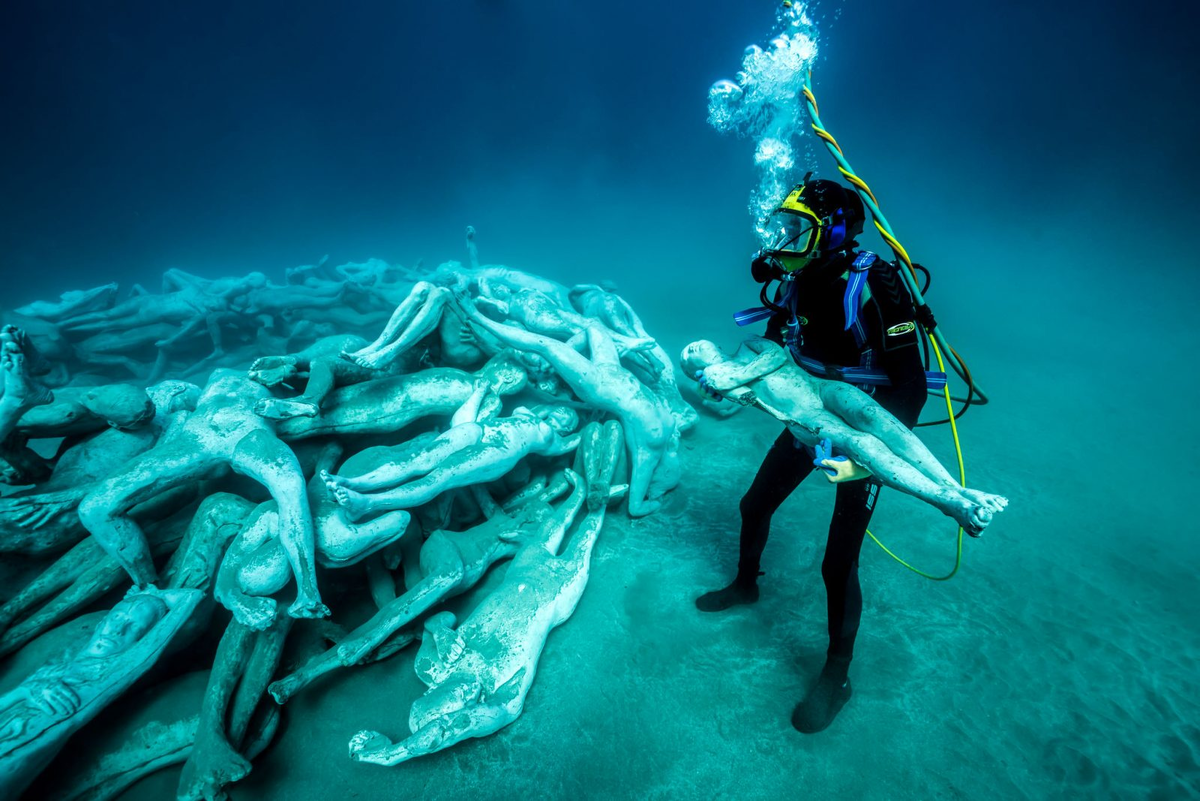 Бывает вода под водой. Jason DECAIRES Taylor. Подводный музей Atlantico. Музей подводных скульптур на Канарских островах. British sculptor Jason DECAIRES Taylor.