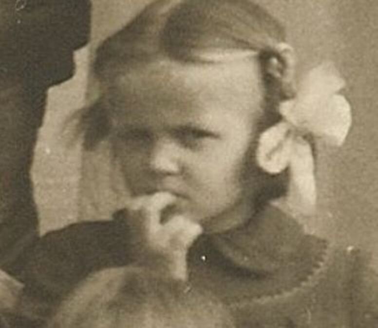 Лайма Вайкуле в детстве