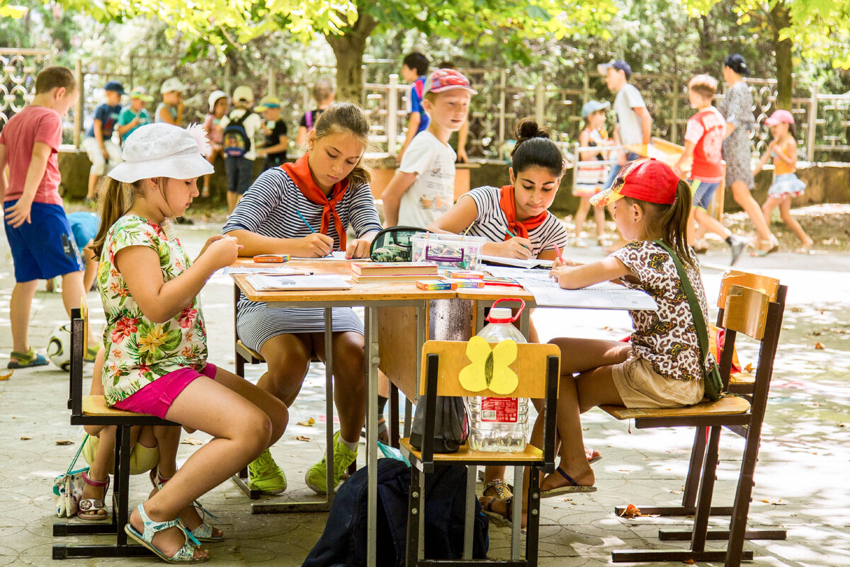 Проект городские каникулы. Счастливый ребенок. Лето в городе каникулы в городе. Каникулы в городе фото. "лагерь для перемещённых лиц3" - подольск.