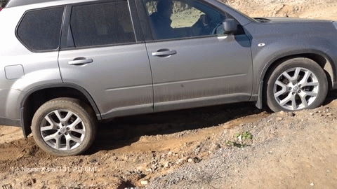 После того как момент передается на переднее правое колесо, автомобиль глохнет, педаль газа при этом выжата в пол. Мотор 2 литра, коробка механика.