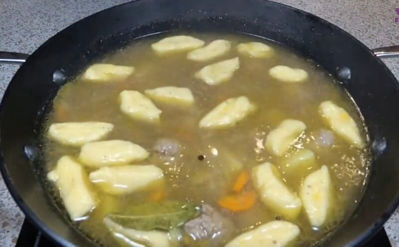 Куриный суп с вермишелью и фрикадельками