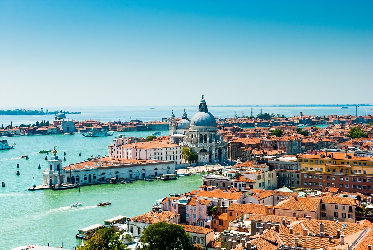 Почему Венеция построена на воде?