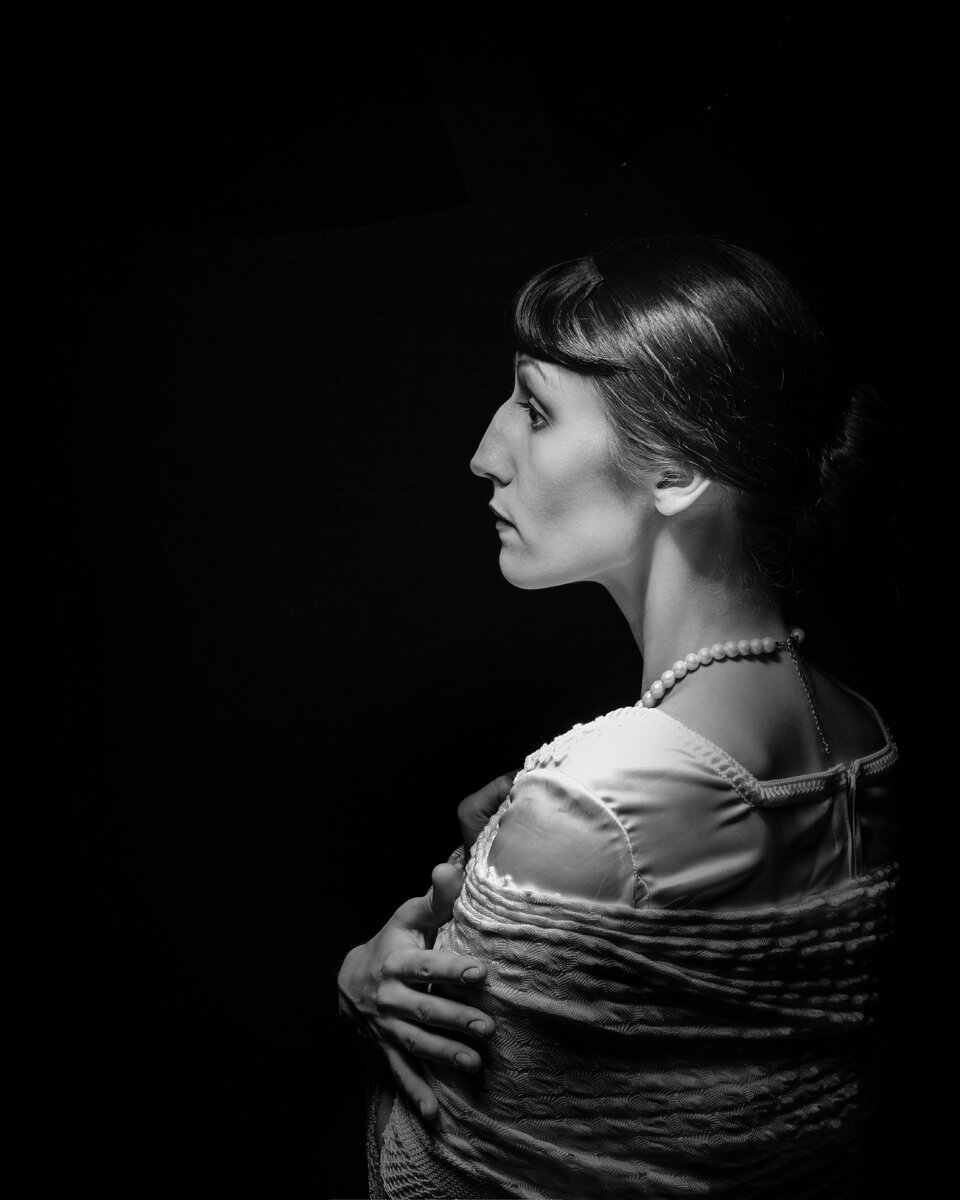 "Я надела узкую юбку, Чтоб казаться еще стройней." Анна Ахматова 1913г.