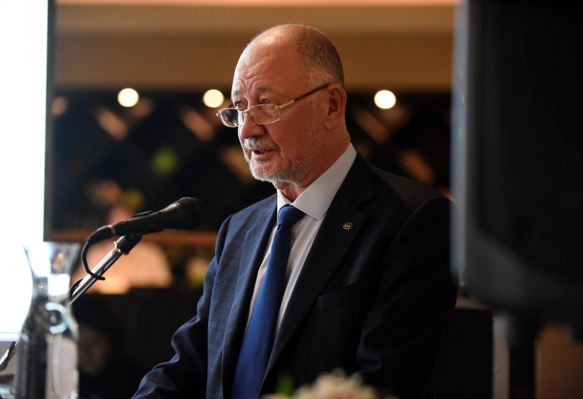      11 декабря 2018 г.  создатель нового поколения транспорта - Президент группы компаний Sky Way, Председатель совета директоров и Генеральный конструктор ЗАО "Струнные технологии" Анатолий Эдуардович Юницкий, на торжествах по случаю присуждения ему  "Международной Премии Мира" в  столице Словакии Братиславе, в своей речи подчеркнул необходимость переосмысления концепции промышленного развития человечества:  "Нужно уже сейчас начинать разработки по промышленному освоению космоса.  При этом широко распространенная сегодня ракетная космонавтика не способна справиться с этой задачей".                                                                                                                                                                                                                      