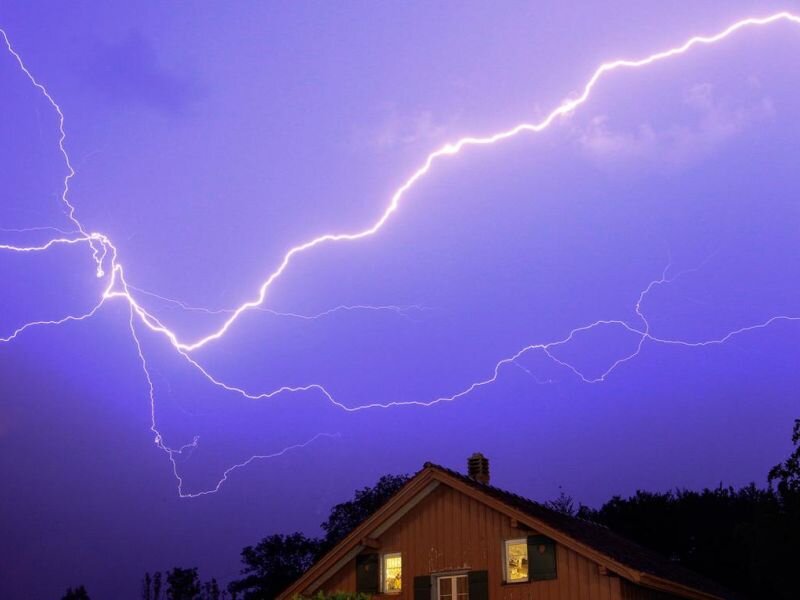 Может ли частный дом загореться от удара молнии