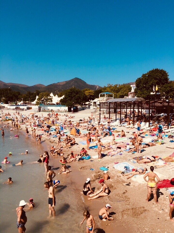 Погода в кабардинке. Кабардинка пляж. Море в Кабардинке сейчас. Пляж Виктория Кабардинка. Кабардинка пляж сентябрь.