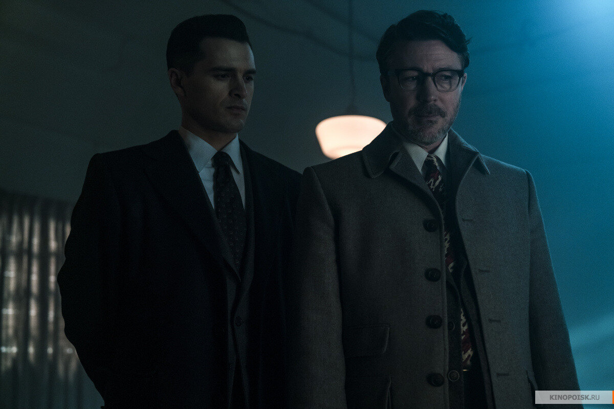 Главные герои: капитан Квинн и астрофизик Хинек