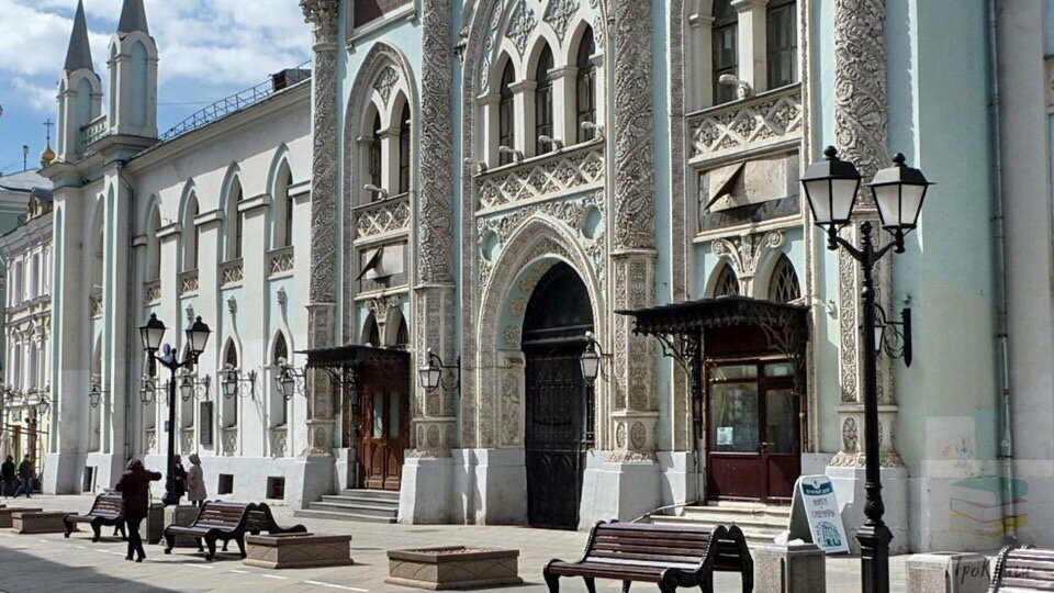 Здание Синоидальной типографии на Никольской в Москве