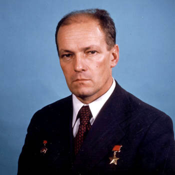 Н.Н. Рукавишников 1932-2002