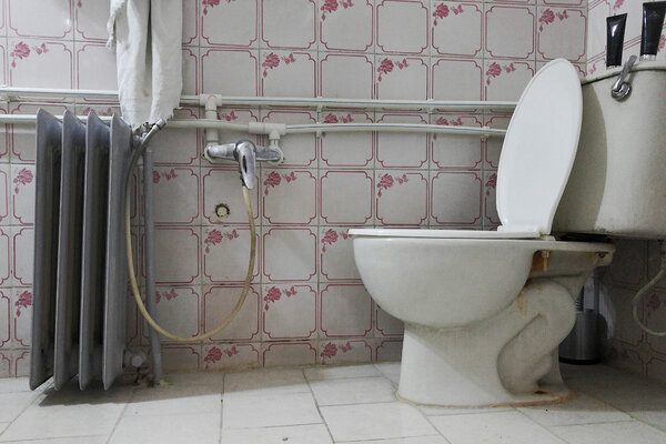 Крайне неприятная особенность туалетов в мусульманских странах: хоть не ходи туда...