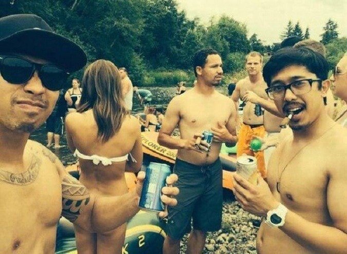 Интересно, а девушка видела...? 