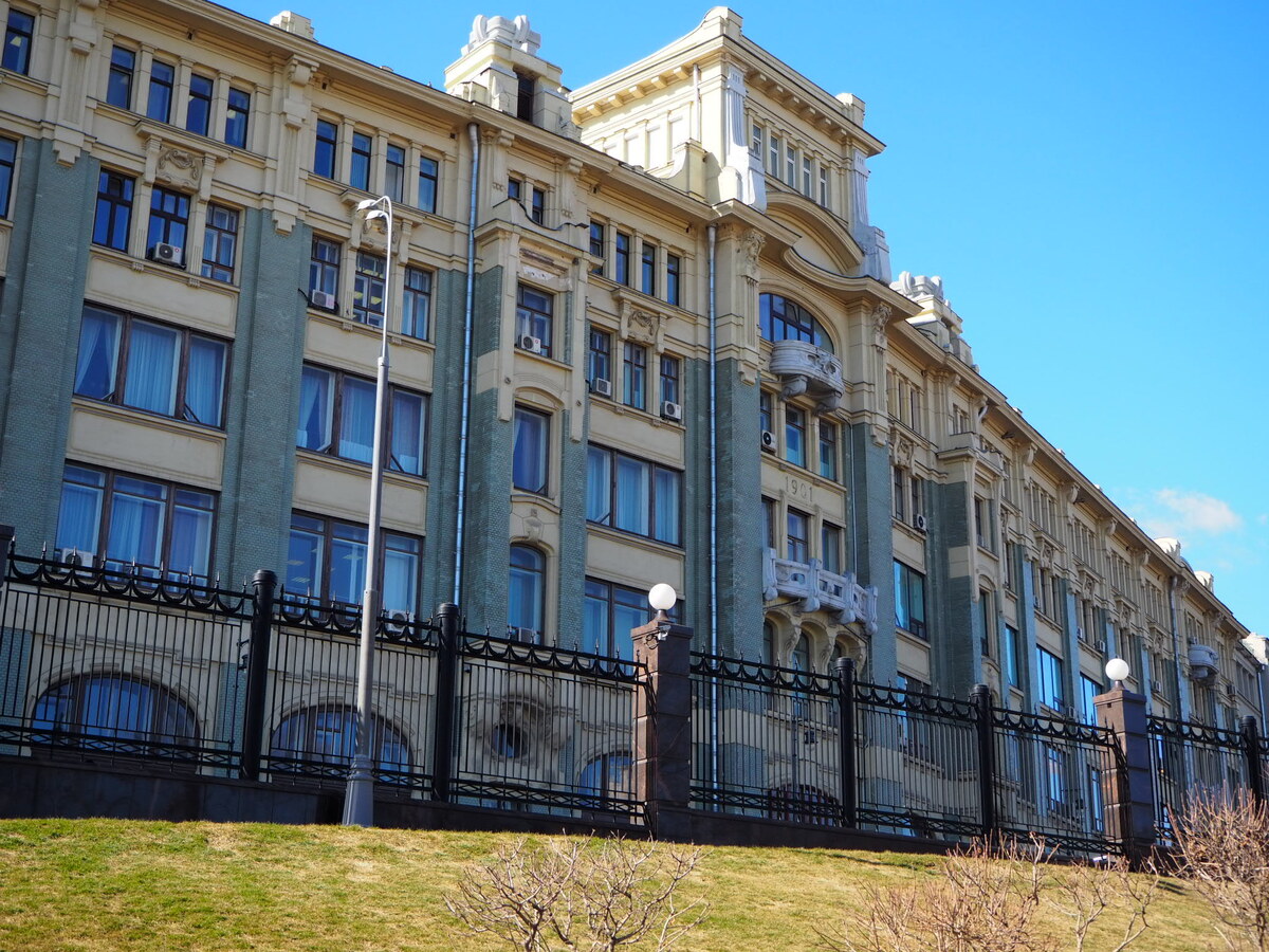Старая площадь (у метро Китай-город)