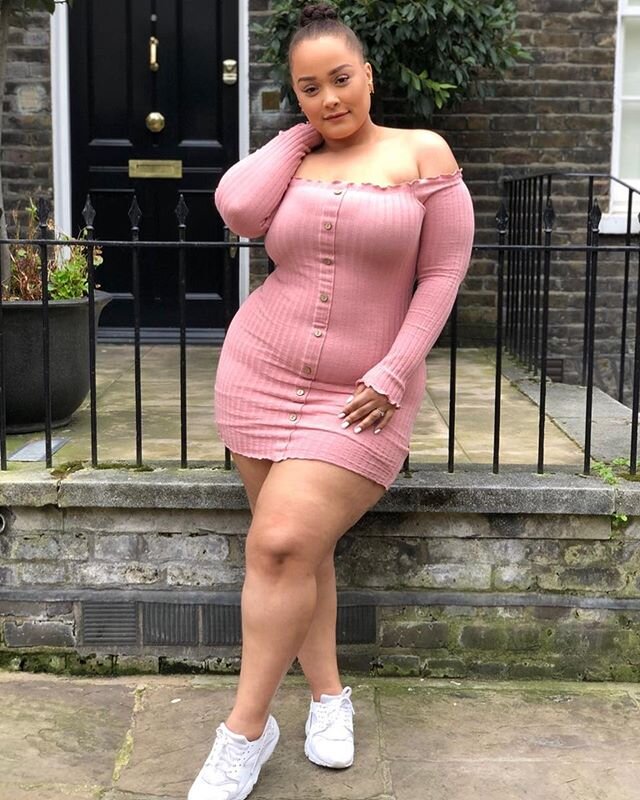 Пышная девушка 