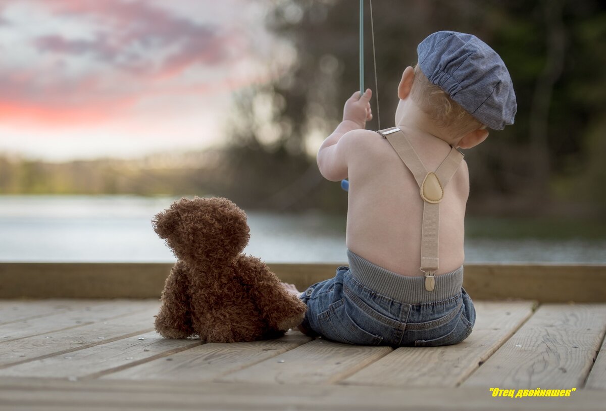 Я вот мечтал в годик научить дочек рыбачить😊