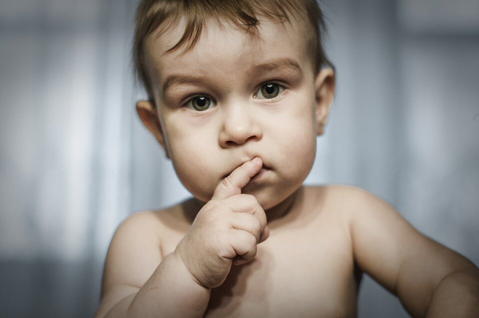 https://cdn.pixabay.com/photo/2018/01/20/19/53/baby-3095265_960_720.jpg