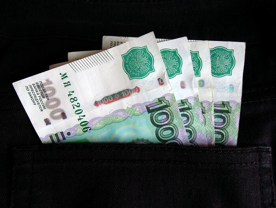 https://pixabay.com/photos/money-ruble-currency-bills-russia-2291853/