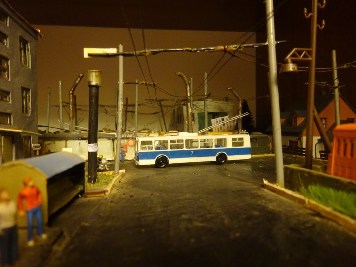 Троллейбус на макете
