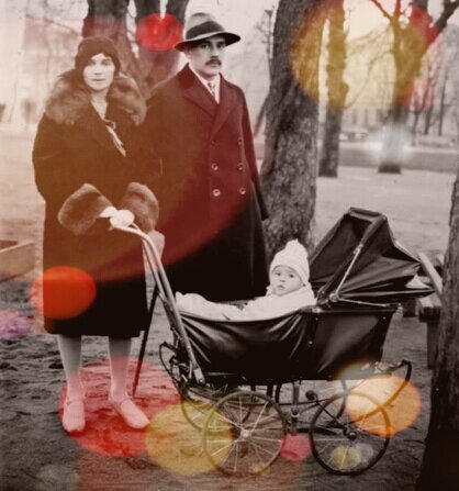 Детство будущего Патриарха. Алёша Ридигер с родителями. 30-е годы прошлого века (листайте галерею, там детские фото Алексия ll) ↪