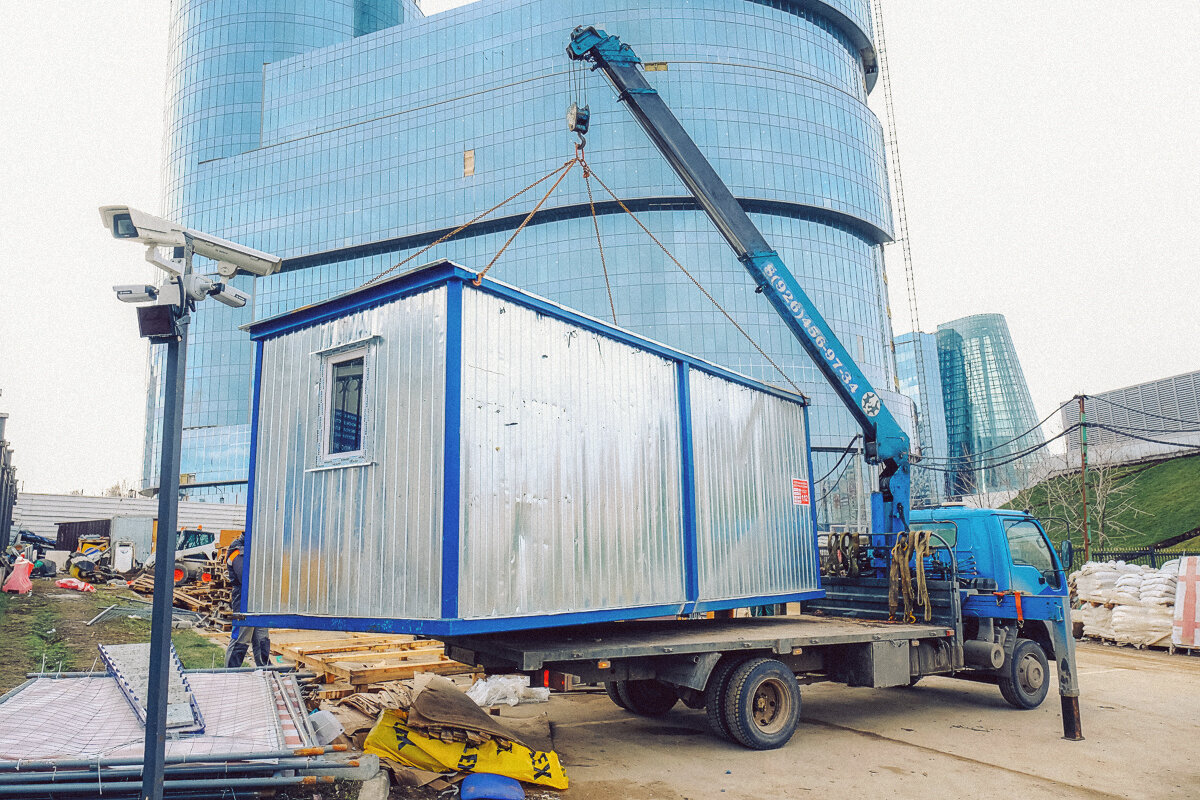 Вот такие бытовки возили. Но рассказ основной далее: