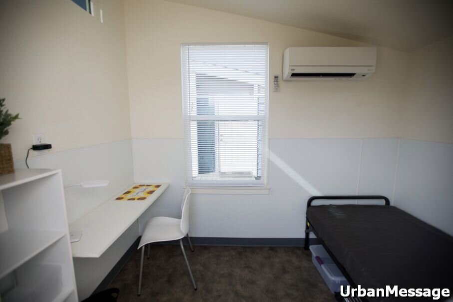 Без излишек. По сути здесь есть все, что нужно для проживания одному