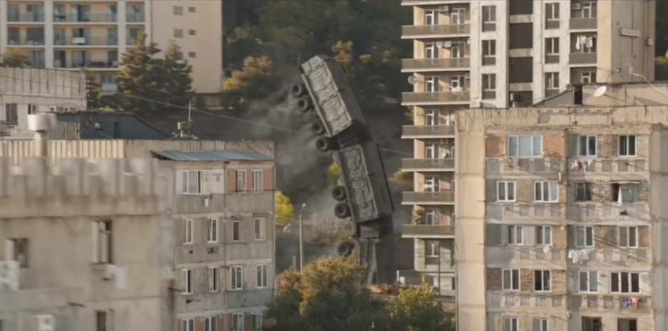 Кадр из фильма «Форсаж 9». 