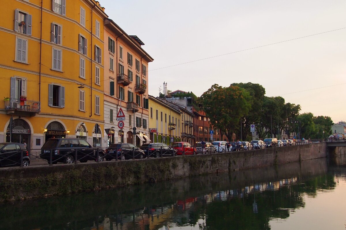 Италия, Милан, канал, каналы Навильи, достопримечательности, дома, желтый