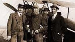 
1919: Франц Зено Димер (в центре) со своим рекордным самолетом
