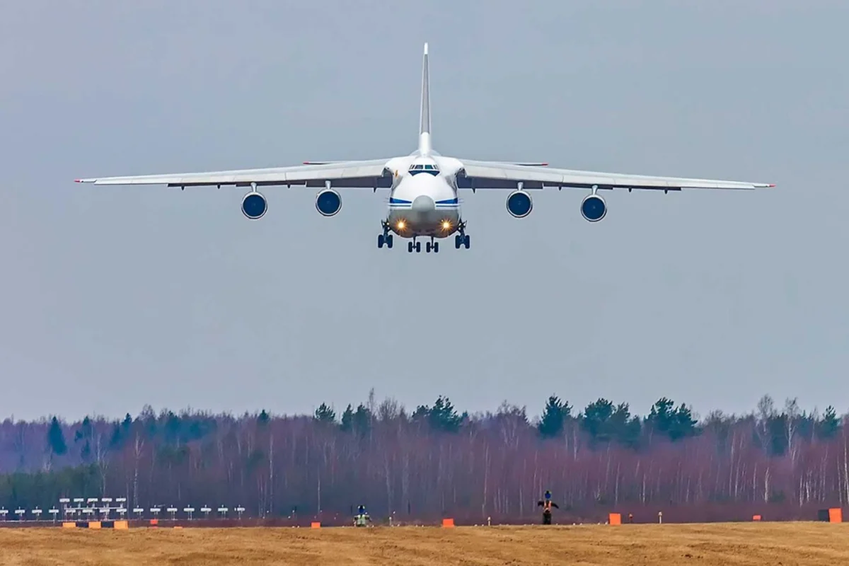 Куда летел ил 76 с военнопленными. Самолет Руслан АН 124. Транспортный самолет АН-124 Руслан. АН 124 ВТА России. Ан124 100 Руслан в Мигалово.