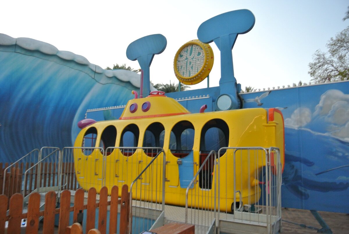 Yellow submarine, crazy submarine