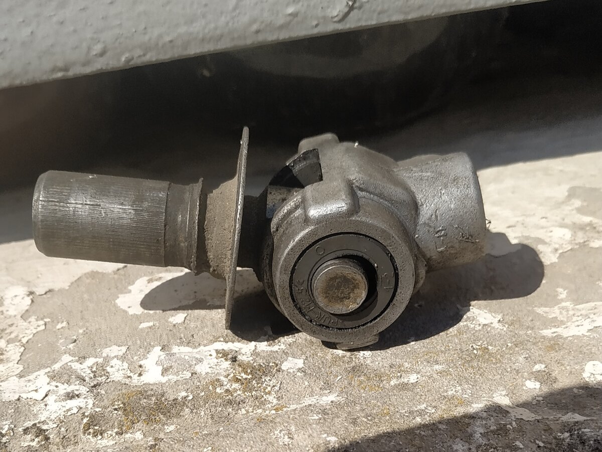 Износ пластмассовых частей на карданчике