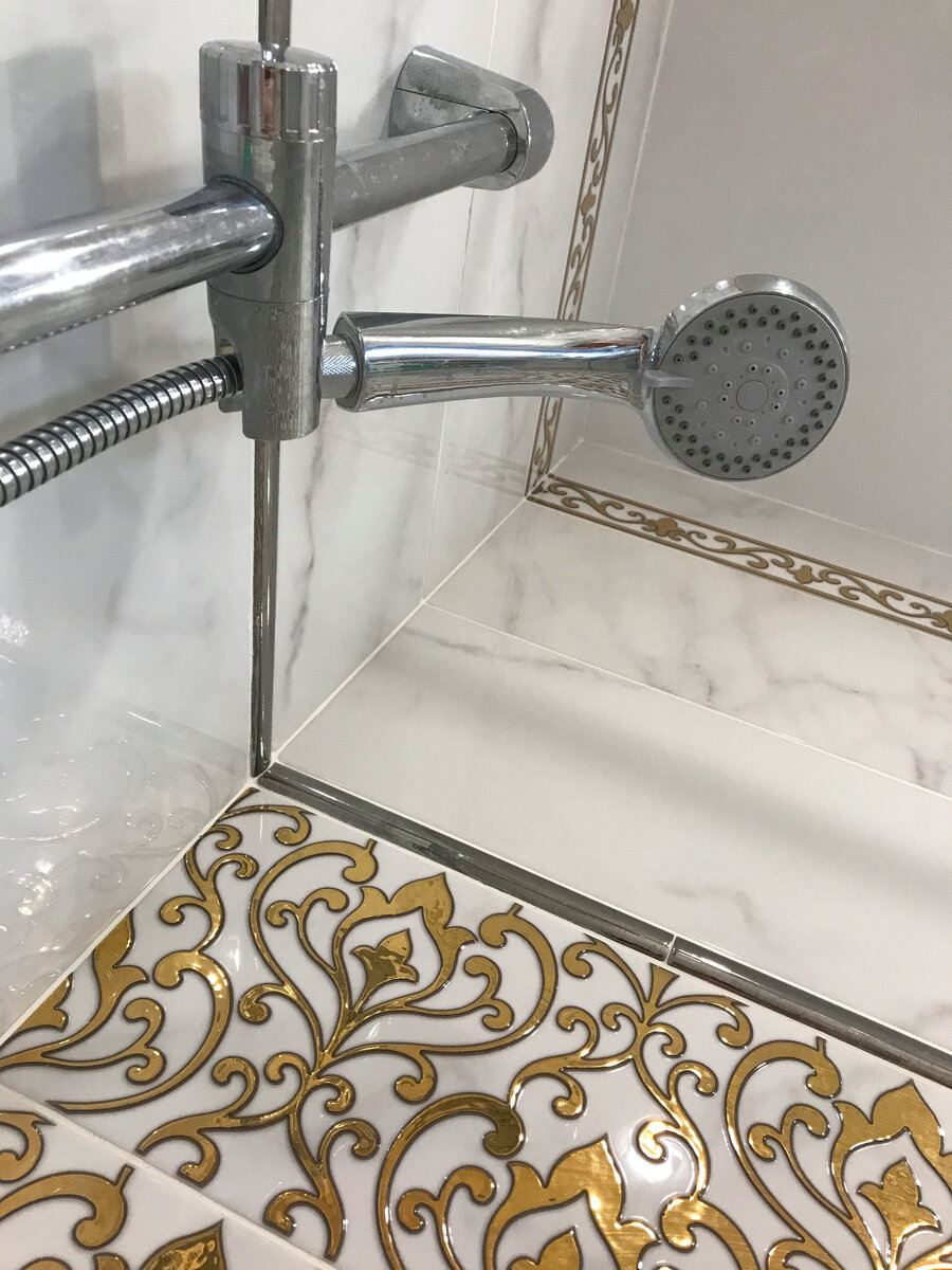 Наша ванная. Обожаю эти узоры на кафеле)