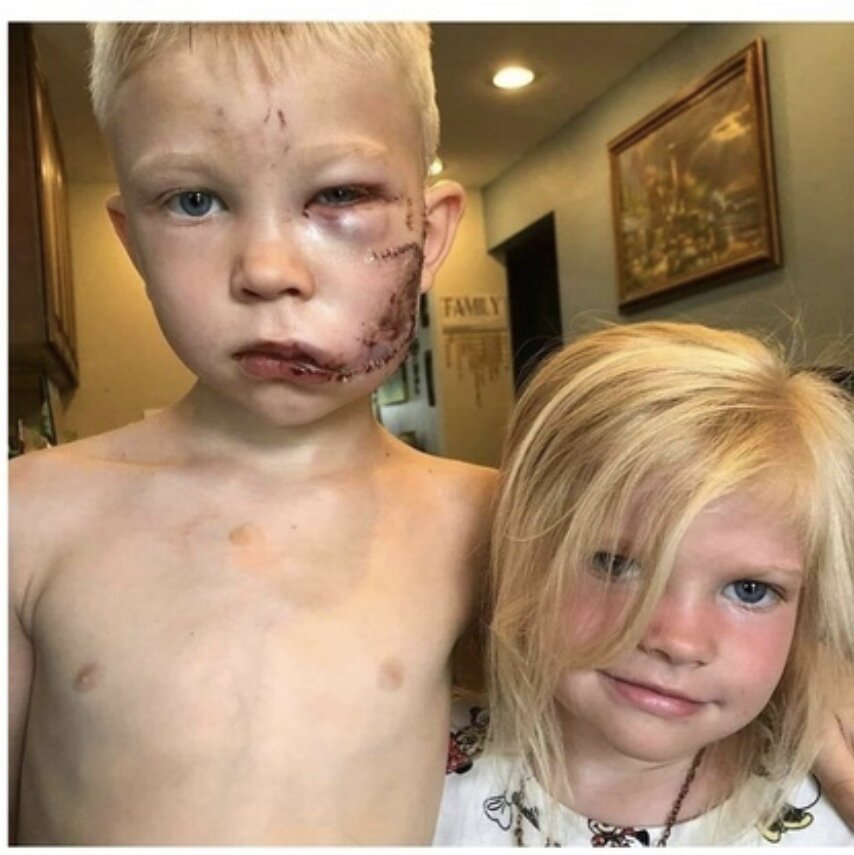 Маленький герой и его младшая сестра.