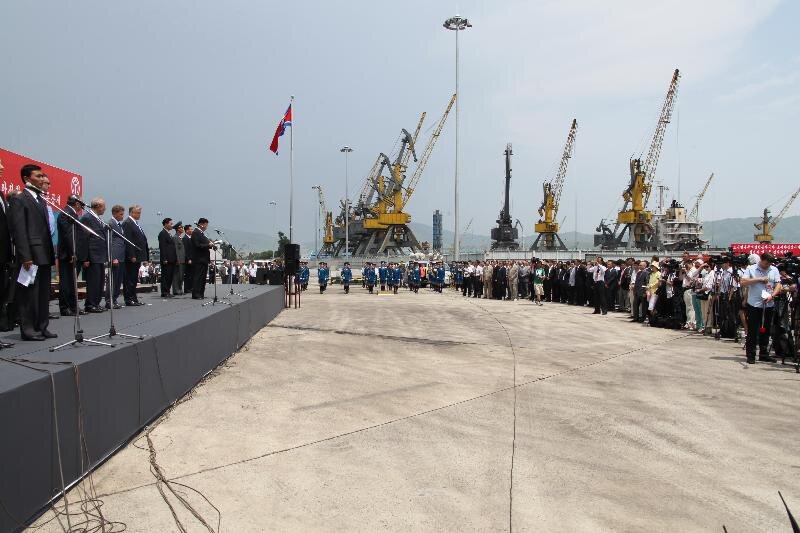 © rzd.ru (Открытие перегрузочного терминала в порту Раджин (КНДР) в 2014 году)