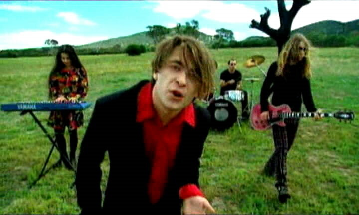 Кадр из клипа «Варвара»