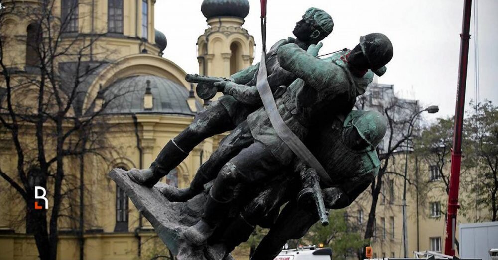 Взято с https://www.rubaltic.ru/article/politika-i-obshchestvo/18072017-memorialnoe-obshchestvo-polskie-vlasti-obedinyayut-lyudey-vokrug-nenavisti-k-rossii/