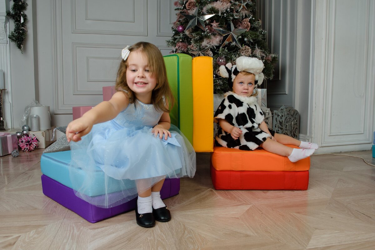 На фото яркий пуфик-трансформер от Магматик 