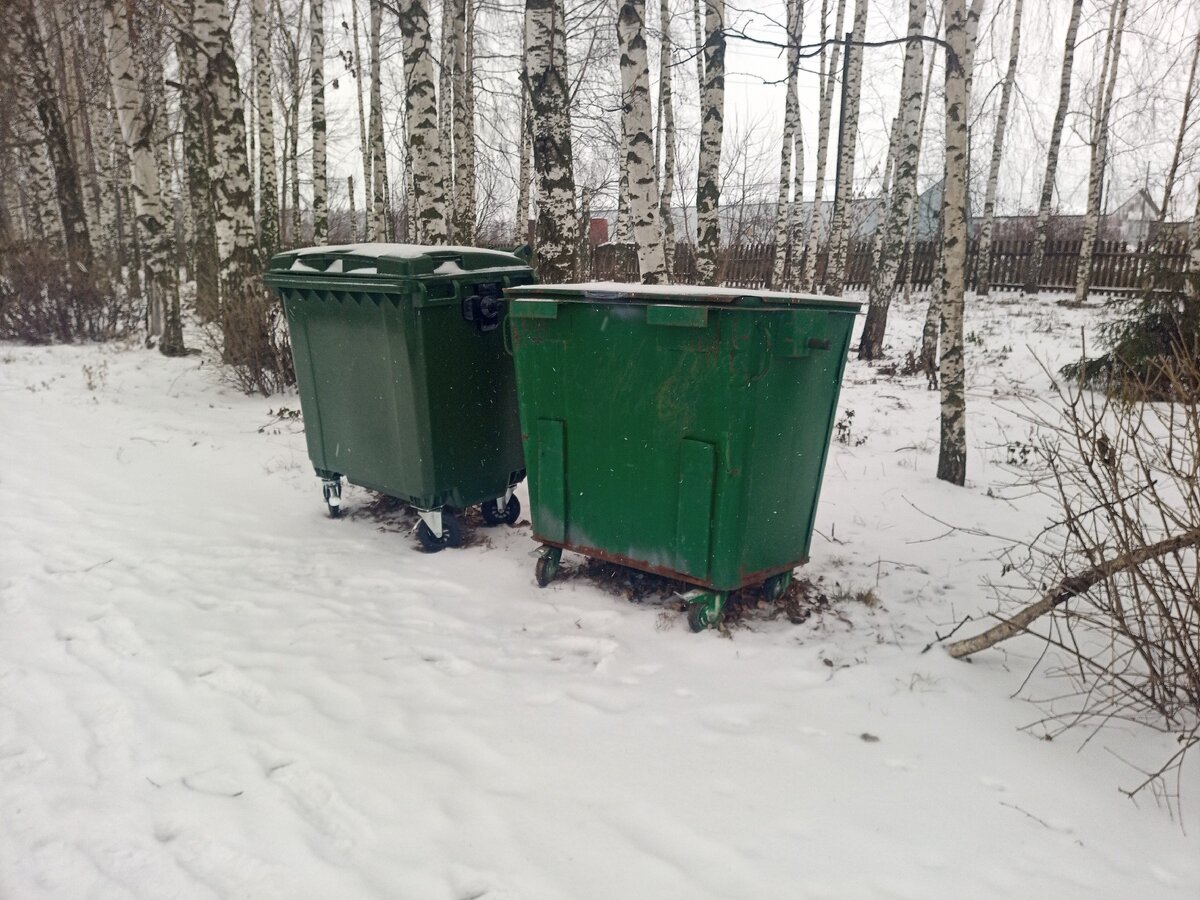 Мусора около парка