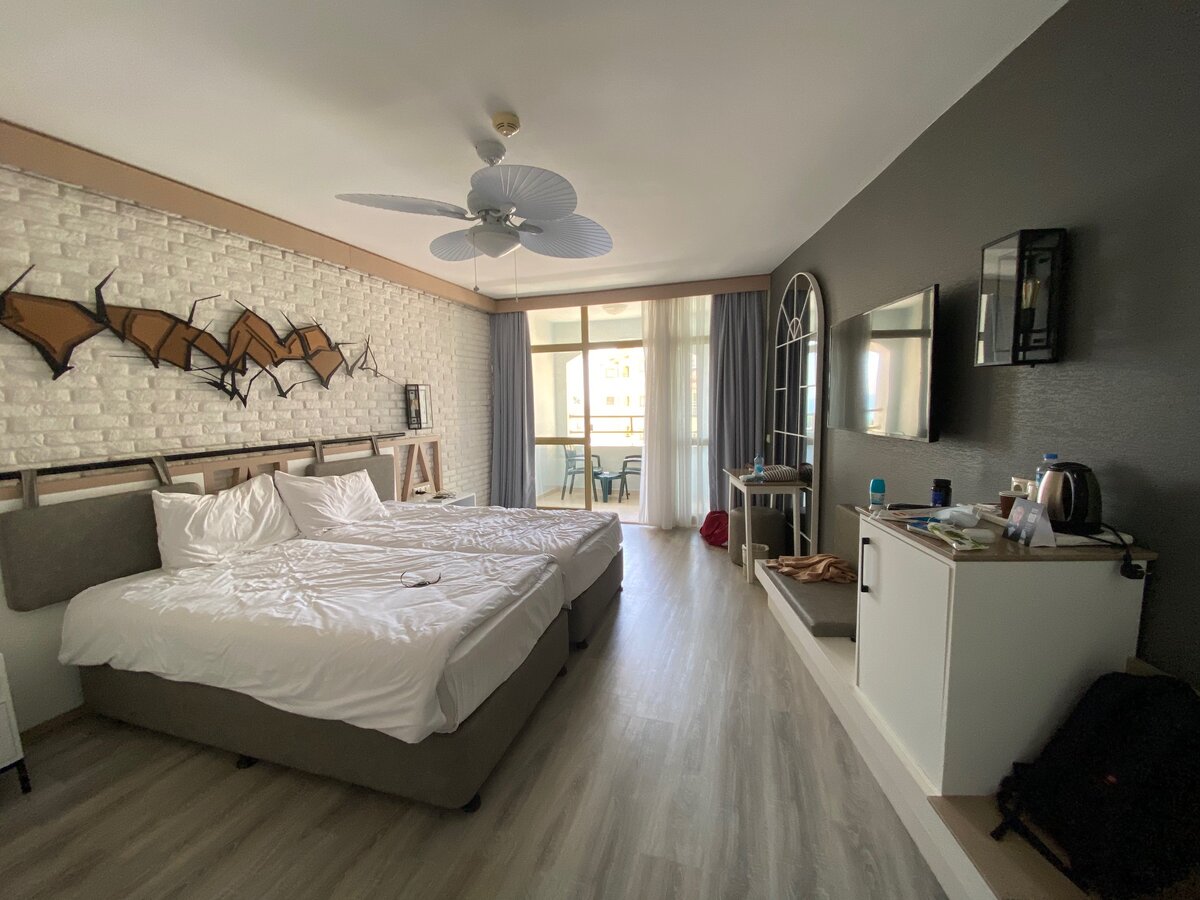 Двухместный номер ( кровати пришлось сдвигать)